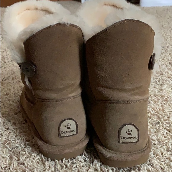 Women’s Bearpaw boots - Picture 2 of 4
